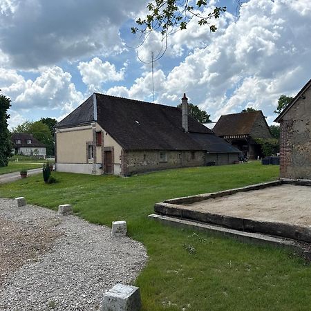 Gite A La Ferme De Sainte Radegonde Lanneray Exterior foto